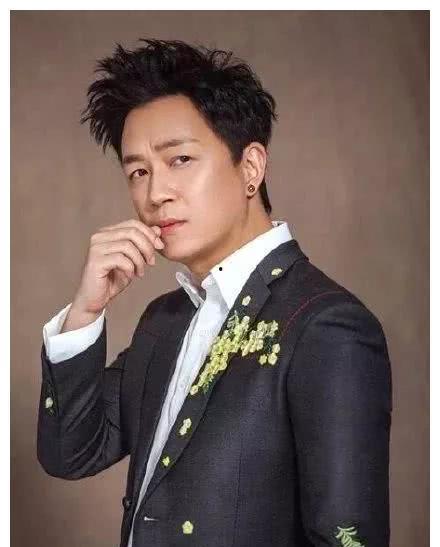 潘粤明爆料博客最新一期,揭秘娱乐圈不为人知的幕后故事